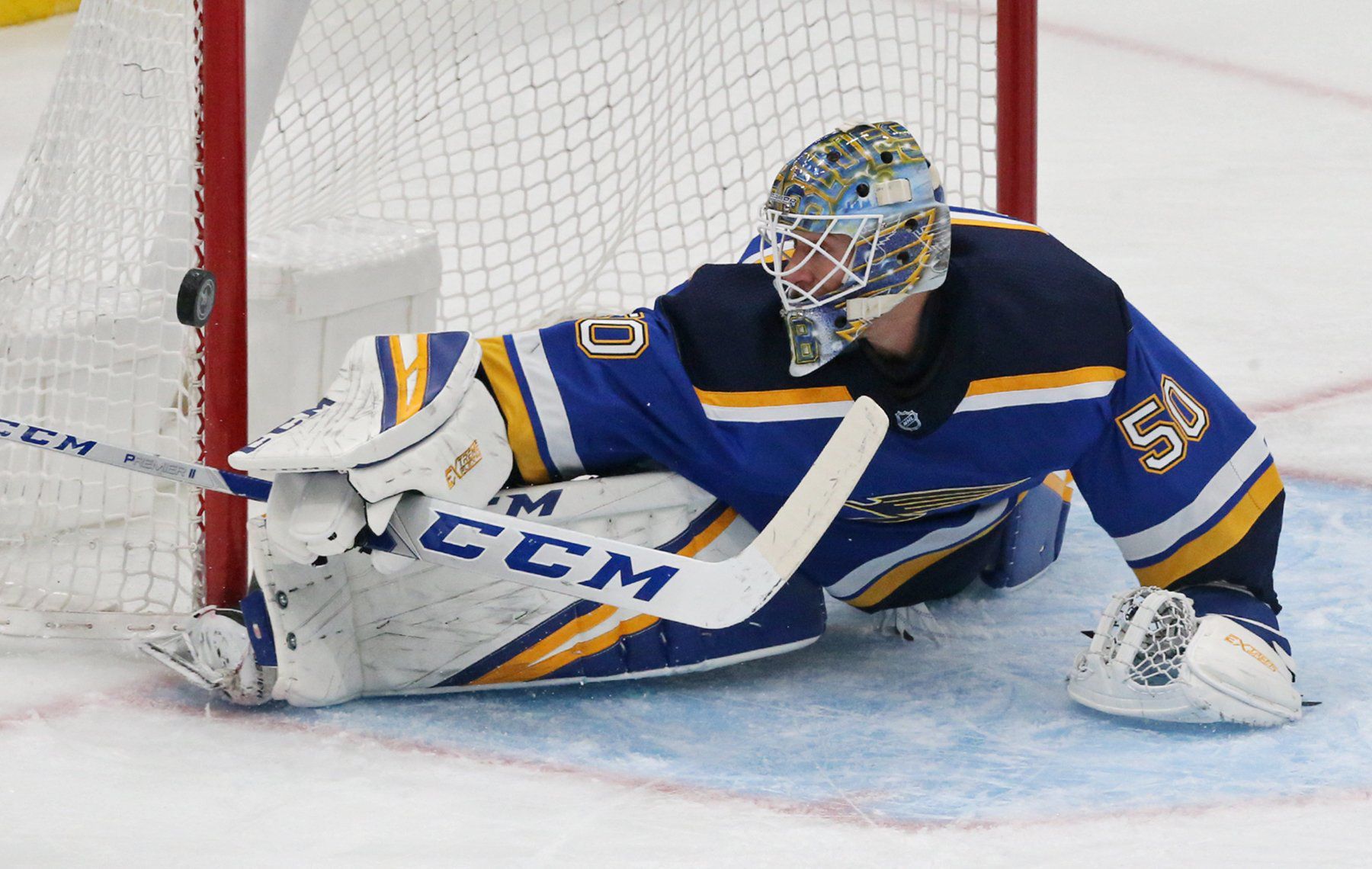 Blues and Jets battle in game 3 of the playoffs
